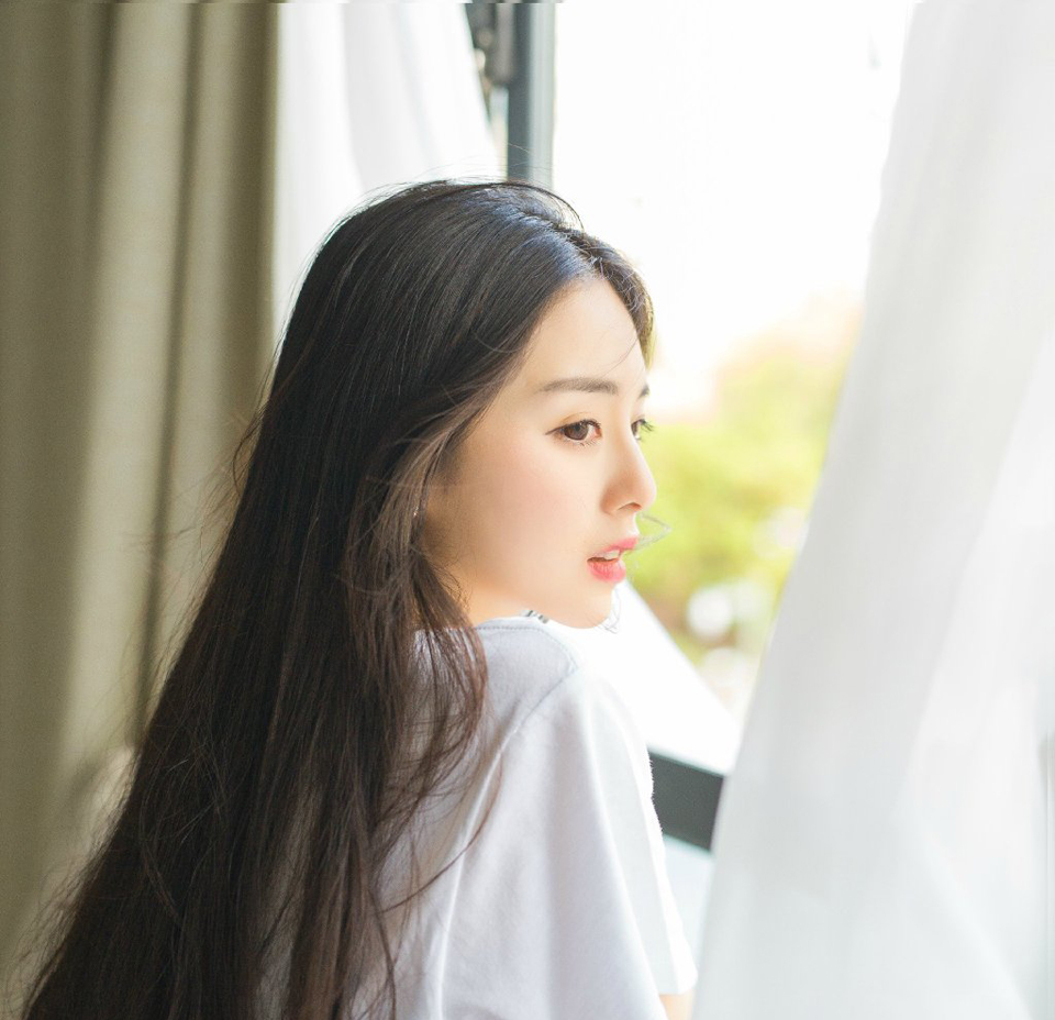 “大耳贼背信弃义！”夏侯惇得知消息之后，不禁怒骂起来，他们在虎牢关舍生忘死，刘备在那边不愠不火的打了半年，然后就这么拍拍屁股走人，让他们一家独自去面对关中的压力。